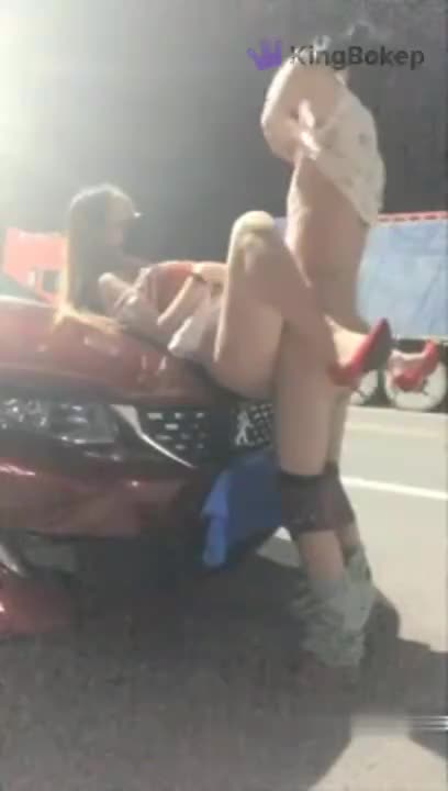 Video Ngentot Di Atas Mobil