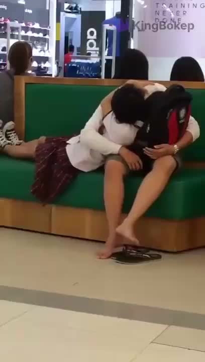Video Ngintip Sma Amoy Ciuman Di Kursi Hijau Mall